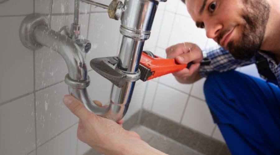 Expert burst pipe repair services in Earlville, IA